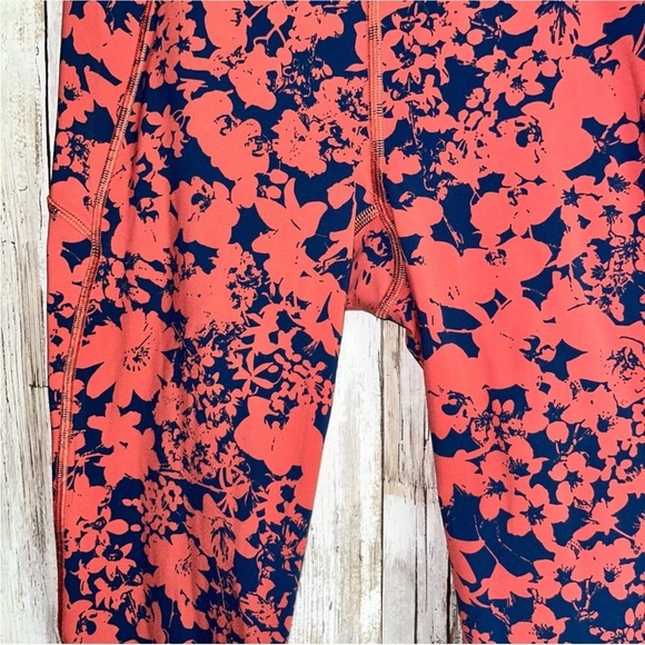 Lululemon High Rise Efflorescent Dark Canyon Onyx Blue Final Lap Crop - Picture 4 of 12